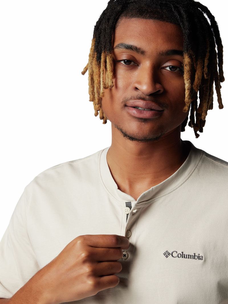 Polera-Manga-Corta-Hombre-Landroamer-Henley-Beige-Columbia