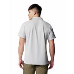 Polera-Manga-Corta-Hombre-Utilizer-Gris-Columbia